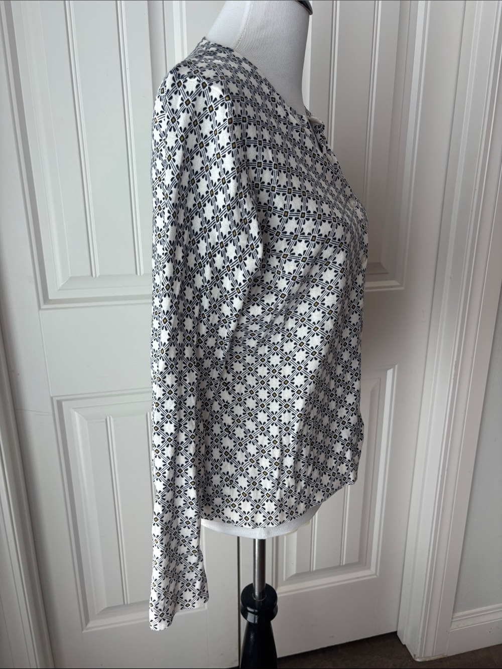 Ann Taylor White Button-Front Top with Navy Geometric Print - Picture 4 of 7